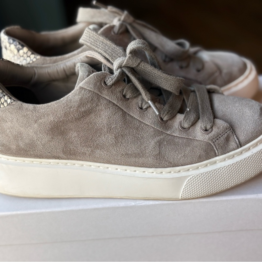 Vince Taupe Suede platform Sneakers